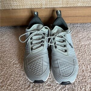 Women’s Nike Air Max 270 Size 7.5